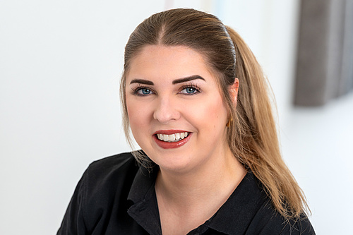 Jana Landwehr, Assistenz, Anmeldung