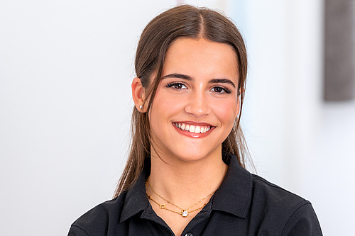 Elsaida Cubi, Auszubildende